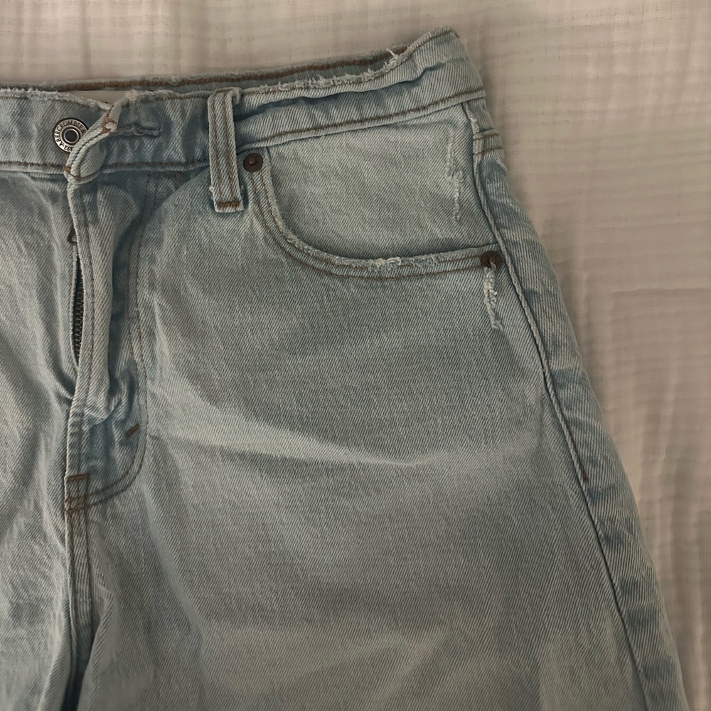 Abercrombie & Fitch High Rise Dad Short Light Wash Jean Shorts - Picture 3 of 10